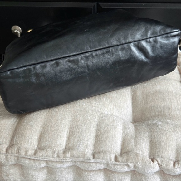 Gucci Elegant Black Leather Hobo Handbag - Picture 15 of 15